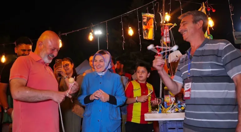 Başkan Çolakbayrakdar, Vatandaşlarla “Neşeli Günler”i İzledi