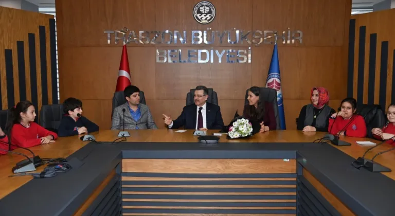 Başkan Genç, Minik Öğrencilerle Bir Araya Geldi