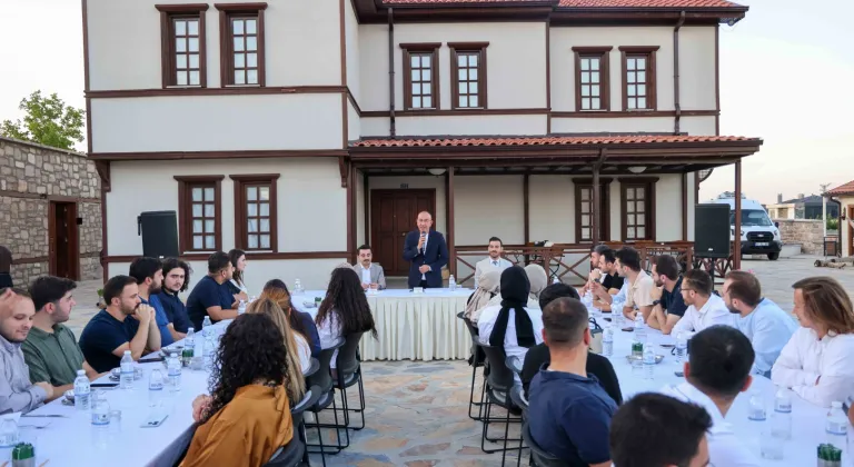 Başkan Kavuş, Gençlerle Meram’ın Geleceğini Konuştu