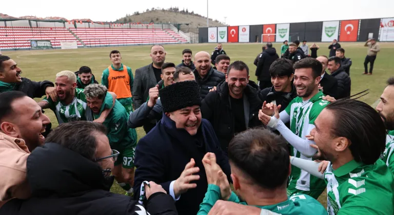 Başkan Özarslan Bağlumspor’a tribünden destek verdi