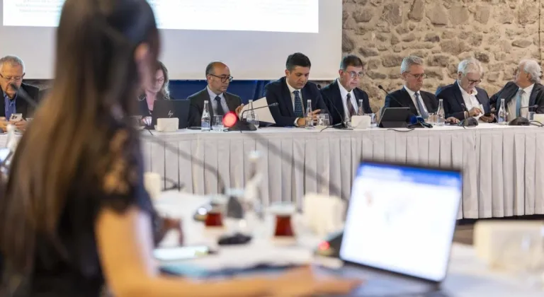 Başkan Tugay: Şehirler Enerji Güvenliği İçin Kendi Sistemlerini Kurmalı