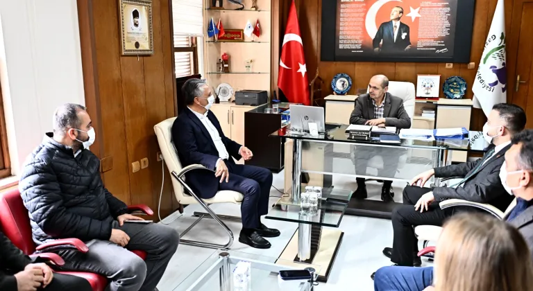 Başkan Uysal’dan Gazipaşa Kitap Fuarı'na ziyaret