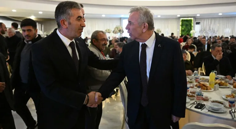 Başkan Yavaş Pursaklar’da Vatandaşlarla İftarda Buluştu