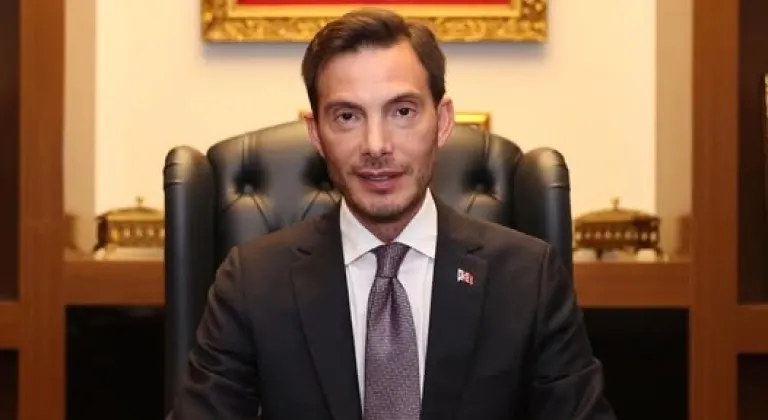 Başkanın makam odasından çıkan dinleme cihazındaki sim kart, cihazı bulan kişinin üstüne kayıtlı çıktı