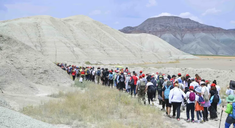 Başkentliler Nallıhan Kız Tepesi’nde doğayla buluştu
