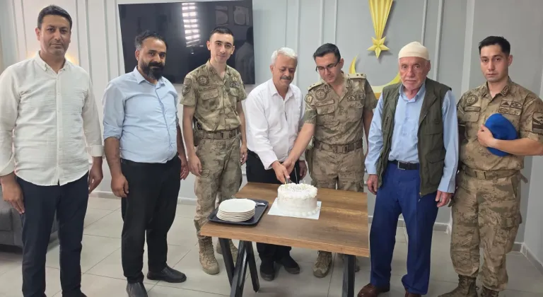 Batman Sason'da şehit ailelerinden Jandarma'ya anlamlı ziyaret