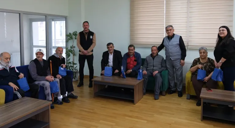 Belediye yaşlıları bayramda unutmadı