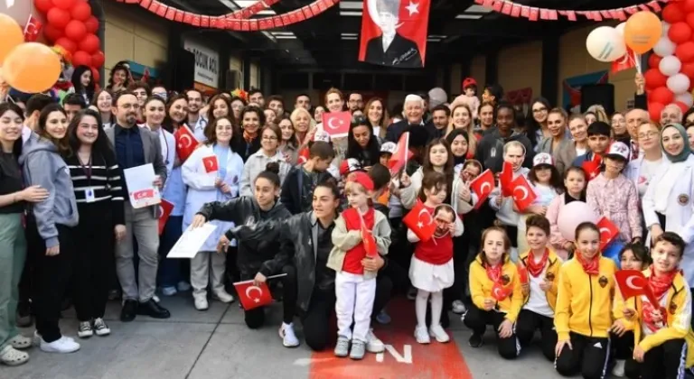 Beşiktaşlı Sporcular ve Ünlüler, Çocuklara Moral Ziyareti Gerçekleştirdi








