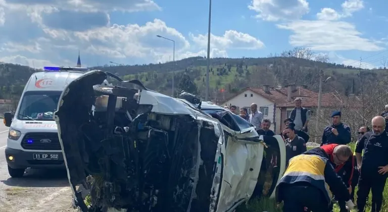 Bilecik Pazaryeri'nde korkutan kaza: 2 yaralı