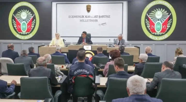 Bilecik Valisi Aygöl, Muhtarlarla Toplantı Düzenledi








