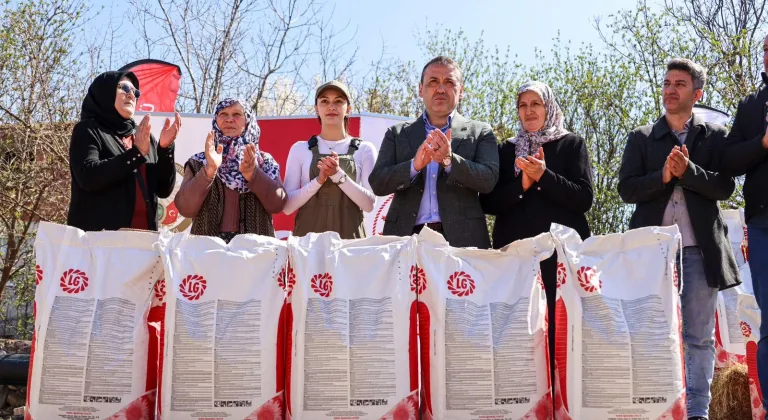 Bilecik'te çiftçilere ayçiçeği tohumu dağıtıldı