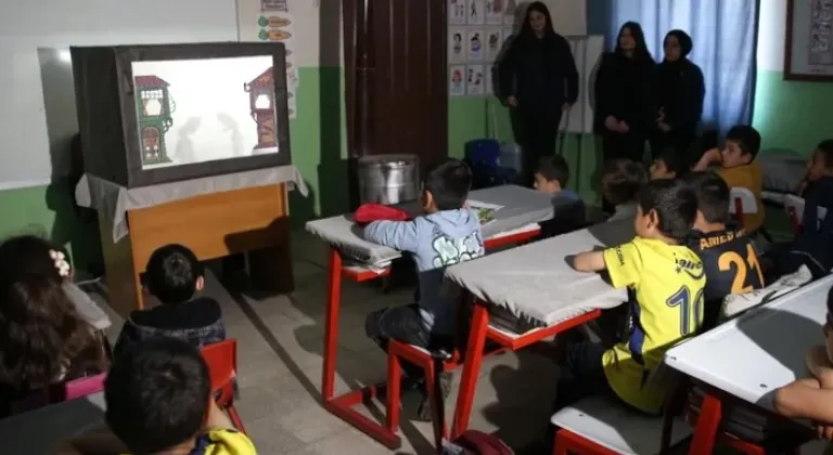 Bitlisli liseliler, geleneksel oyunu köylerde sahneliyor