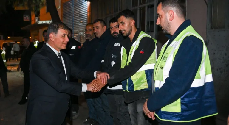 Bornova'da başkanlardan gece baklavalı destek