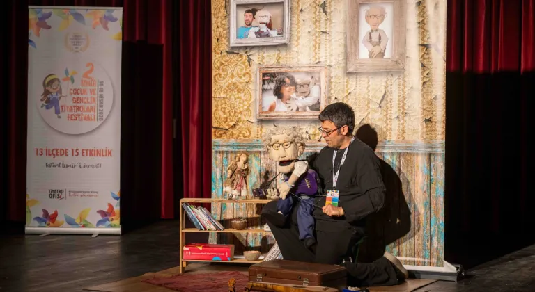 Bornova’da çocuk tiyatrosuna yoğun ilgi