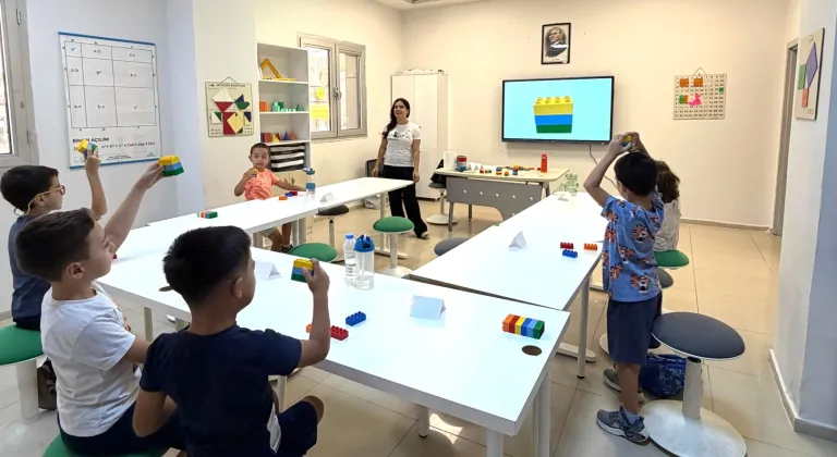 Bornova’da Çocuklar 6 LEGO Parçasıyla Hayallerini Tasarıma Dönüştürdü