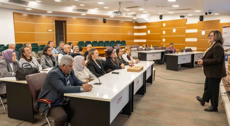 Bornova’da muhtarlara 'dijital dönüşüm' eğitimi