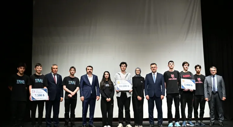 BTÜ’de Liselerarası Veri Olimpiyatı ödülleri sahiplerini buldu