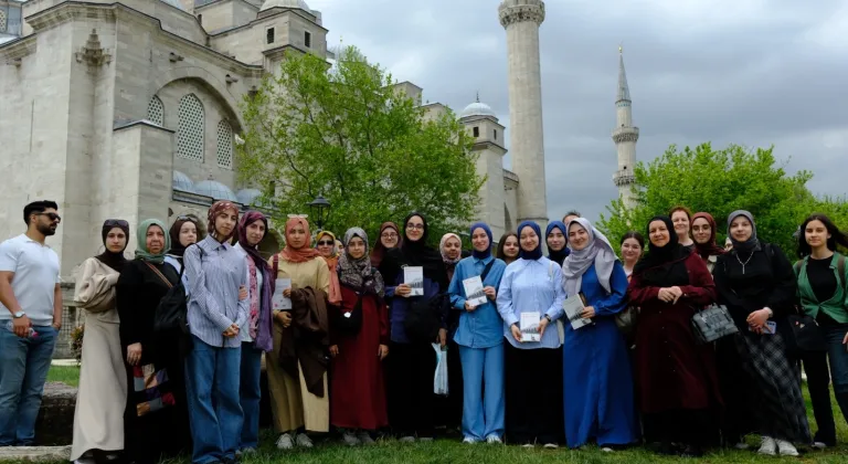 Bu proje hem okutuyor, hem gezdiriyor