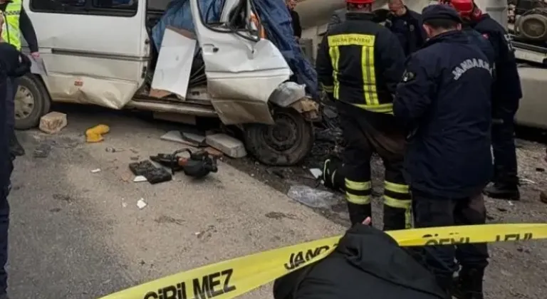 Burdur’da feci kaza: 7 ölü, 3 yaralı