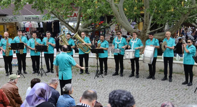 Bursa Büyükşehir Bandosu bahar konserleri ile coşturdu