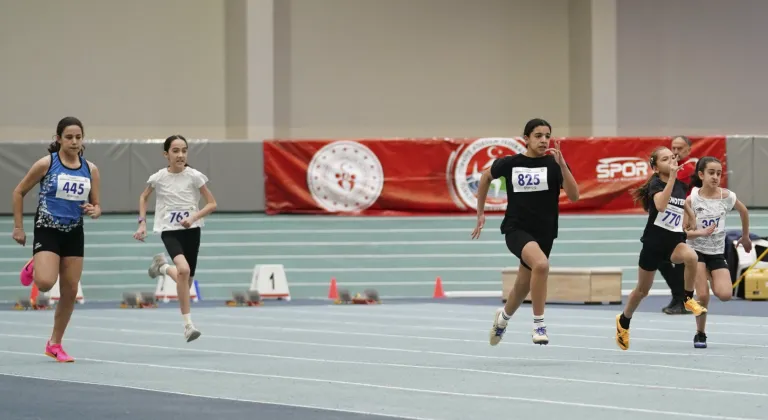 Bursa Büyükşehir Belediyesporlu atletler Türkiye Şampiyonası’nı 3 madalyayla tamamladı