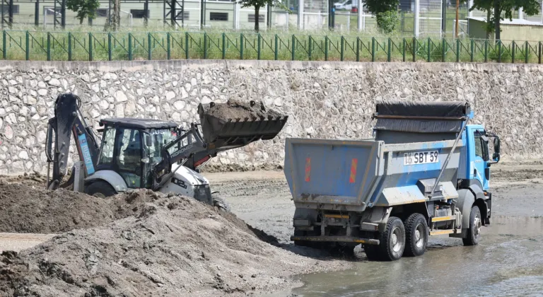 Bursa Büyükşehir’den Hüdavendigar'da dere temizliği