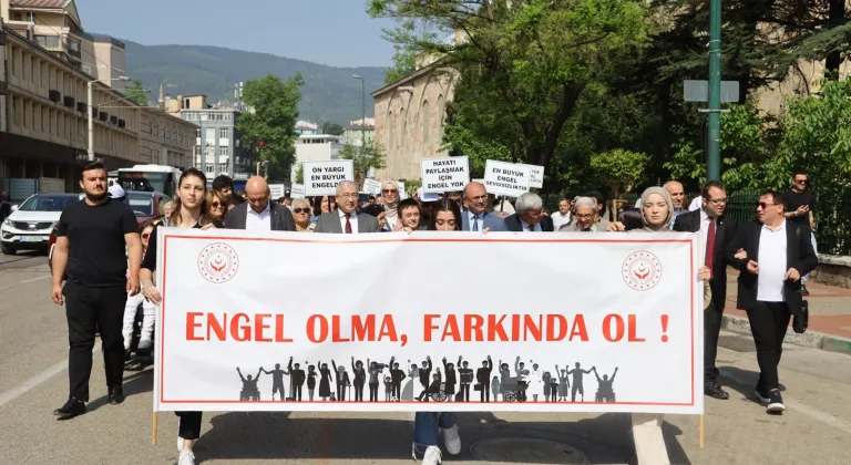 Bursa engelsiz geleceğe yürüdü