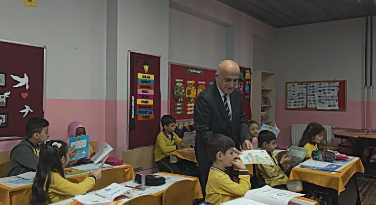 Bursa Gemlik'te Kaymakam Canbaba öğrencilerle buluştu