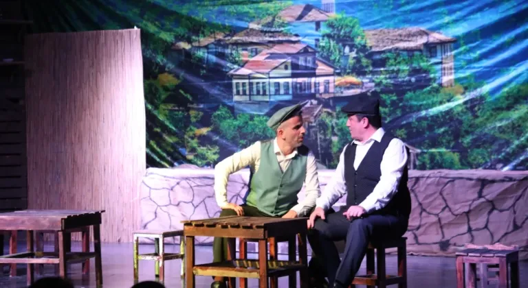 Bursa İnegöl'de 27 Mart “Komşu Köyün Delisi” ile kutlandı