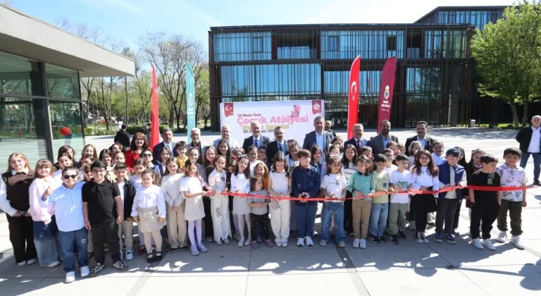 Bursa İnegöl’de minik sanatçılardan 23 Nisan özel sergisi