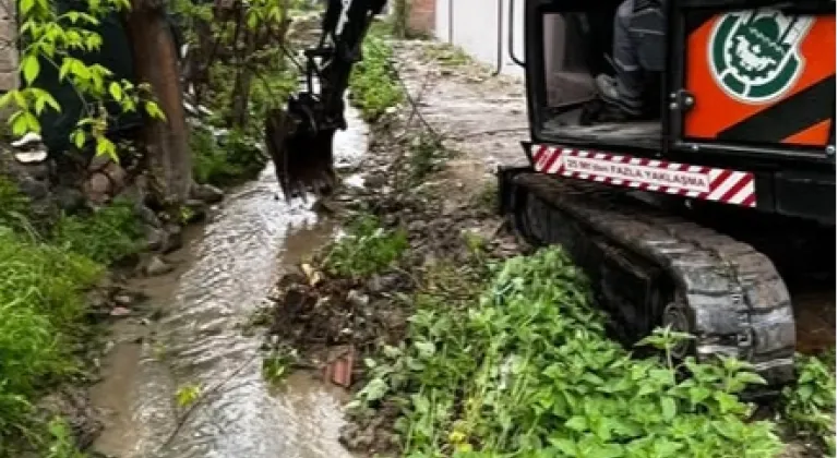 Bursa İnegöl’de sulama kanalı temizliği​​​​​​​