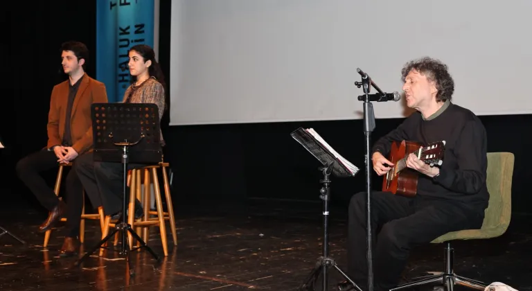 Bursa Nilüfer’de Ataol Behramoğlu ile şiir ve müzik dolu gece