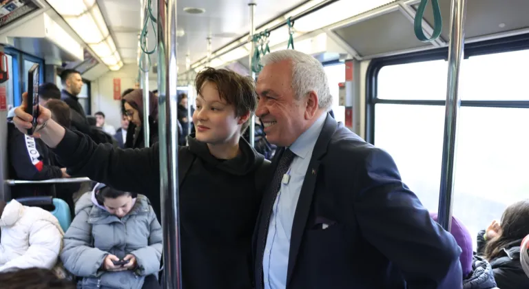 Bursa Nilüfer'de Başkan Özdemir’den mesai öncesi metro sürprizi