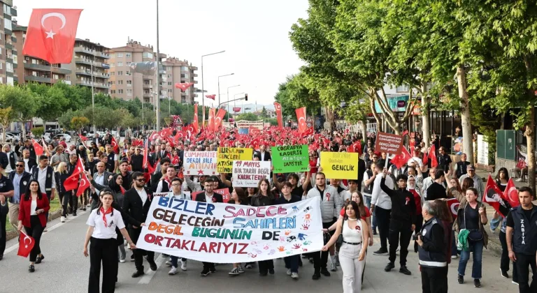 Bursa Nilüfer’de binler Cumhuriyet için yürüdü