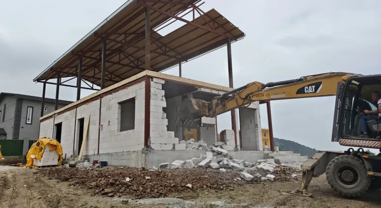 Bursa Nilüfer’de iki kaçak yapı yıkıldı
