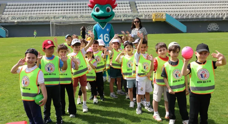 Bursa Nilüfer'de Spor Şenlikleri’nde sıra minik öğrencilerin