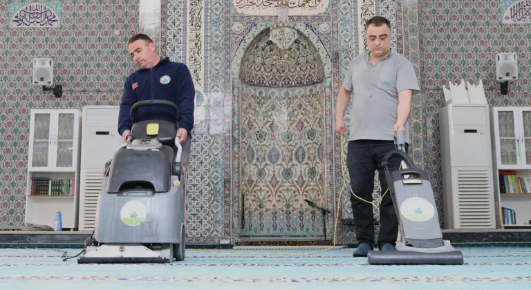 Bursa Osmangazi’de camilerde bayram temizliği