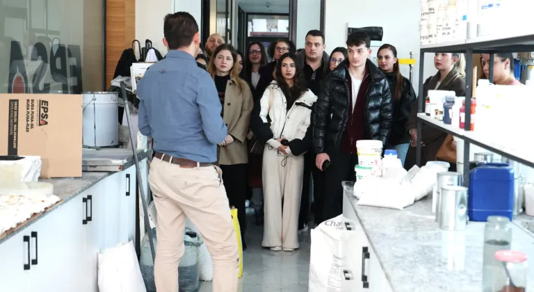 Bursa Osmangazi'de girişimci adayı öğrenciler işi mutfağında öğreniyor