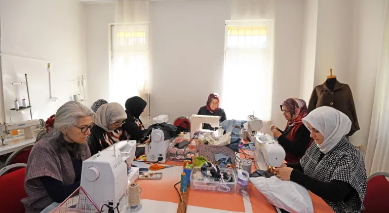 Bursa Osmangazi’de kadınlar geri dönüşümle üretiyor
