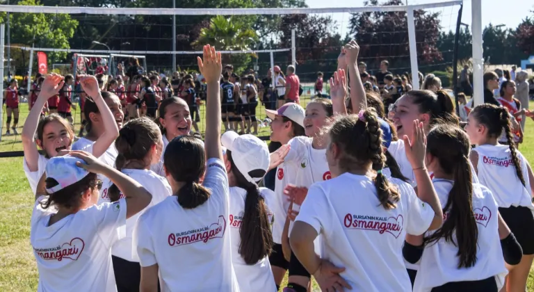 Bursa Osmangazi’de Mini Voleybol Şenliği coşkusu