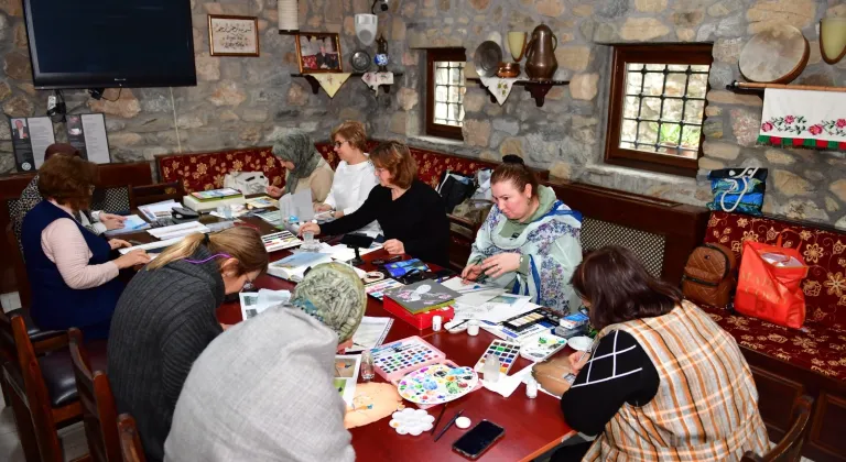 Bursa Osmangazi’de minyatür sanatı kadınlarla hayat buluyor