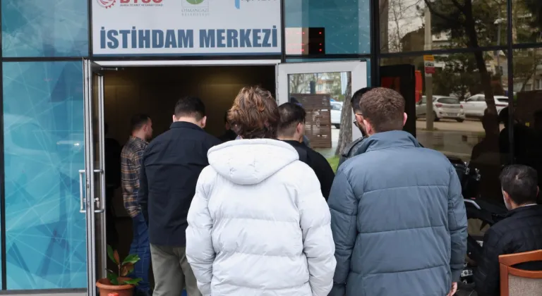 Bursa Osmangazi'de vatandaşlar istihdam buluşmalarıyla iş sahibi oluyor