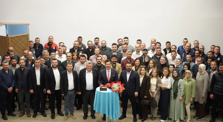 Bursa Yenişehir'de bayramlaşmada Başkan Özel'e doğum günü sürprizi