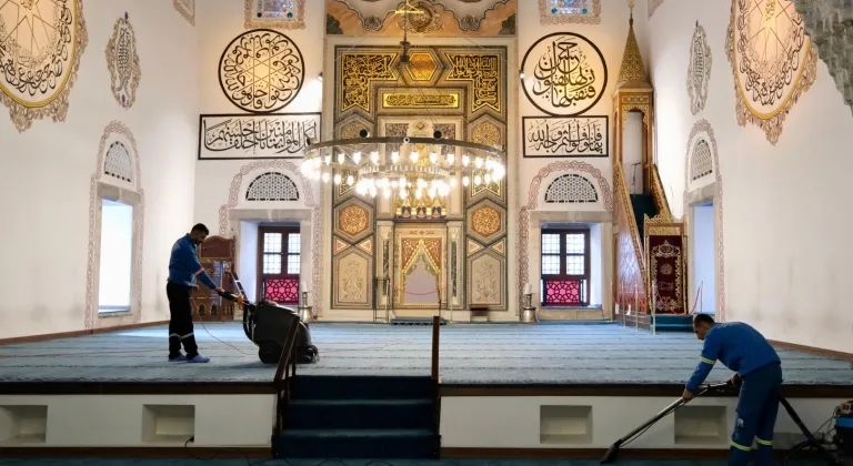 Bursa Yıldırım'da camilere bayram temizliği