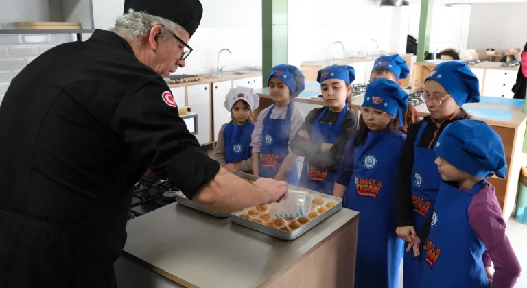 Bursa Yıldırım'da Ramazan tatlıları minik şeflerden