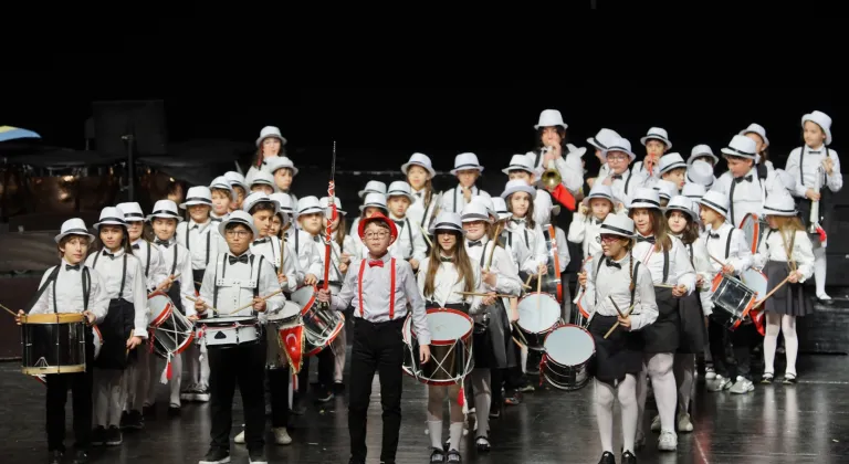 Bursa’da 23 Nisan Çocuk Şenliği Müzik Ziyafetiyle Kutlandı