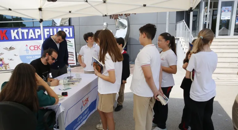 Bursa'da 5. ÇEK Kitap Fuarı değerli yazarları ağırladı