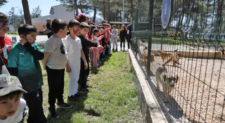 Bursa'da çocuklar patili dostlarla buluştu