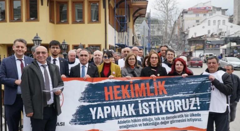 Bursa’da hekimlerden 'sağlık hakkı' yürüyüşü