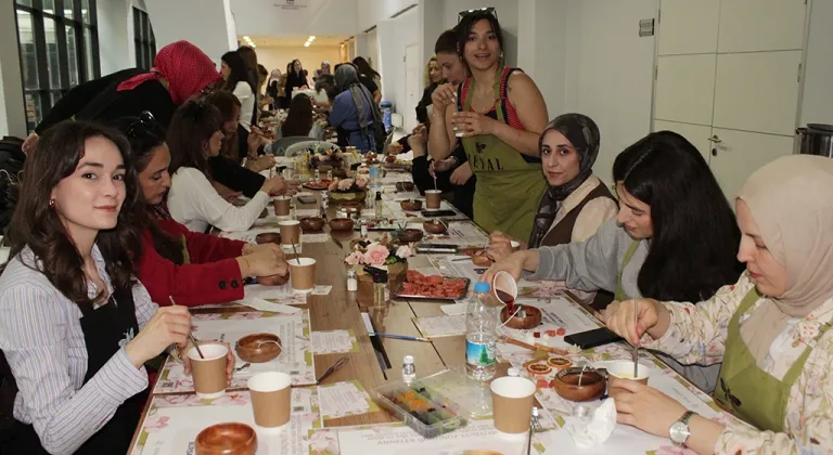 Bursa'da kadın mühendisler hayallerini muma yansıttı
